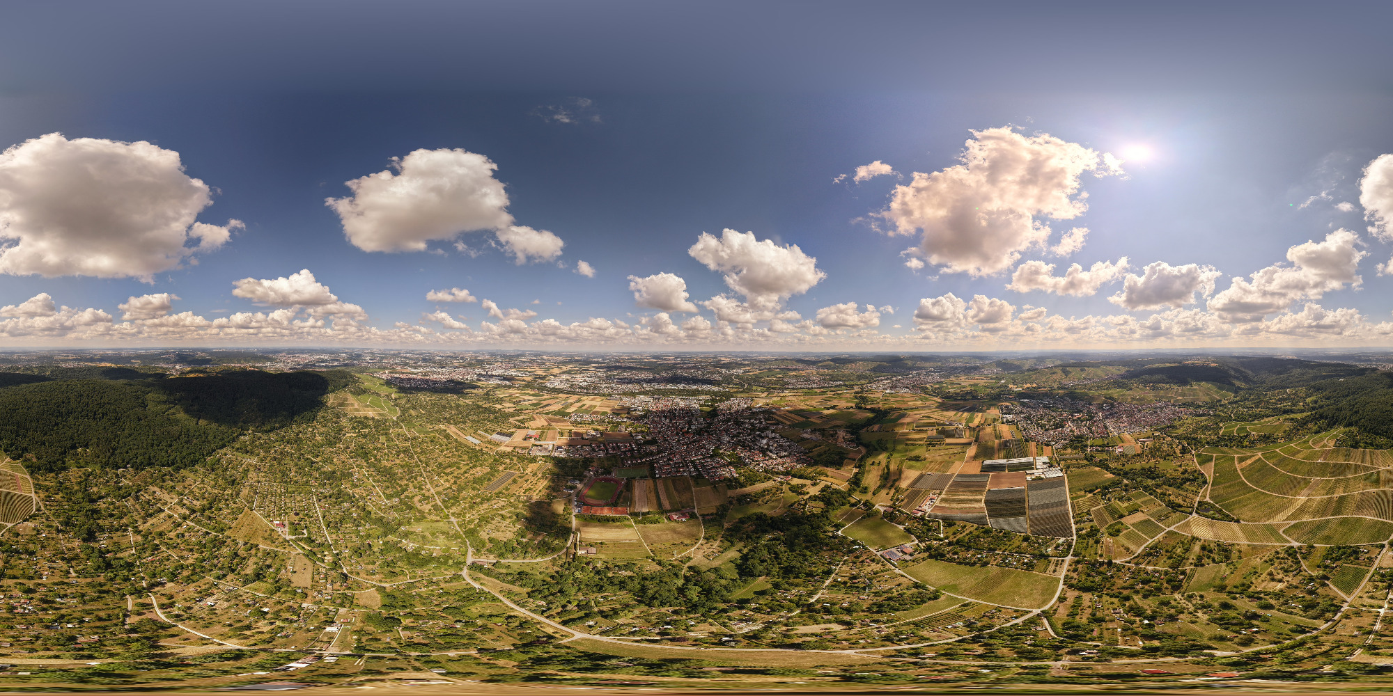 Landschaft und Ort aus der Luft